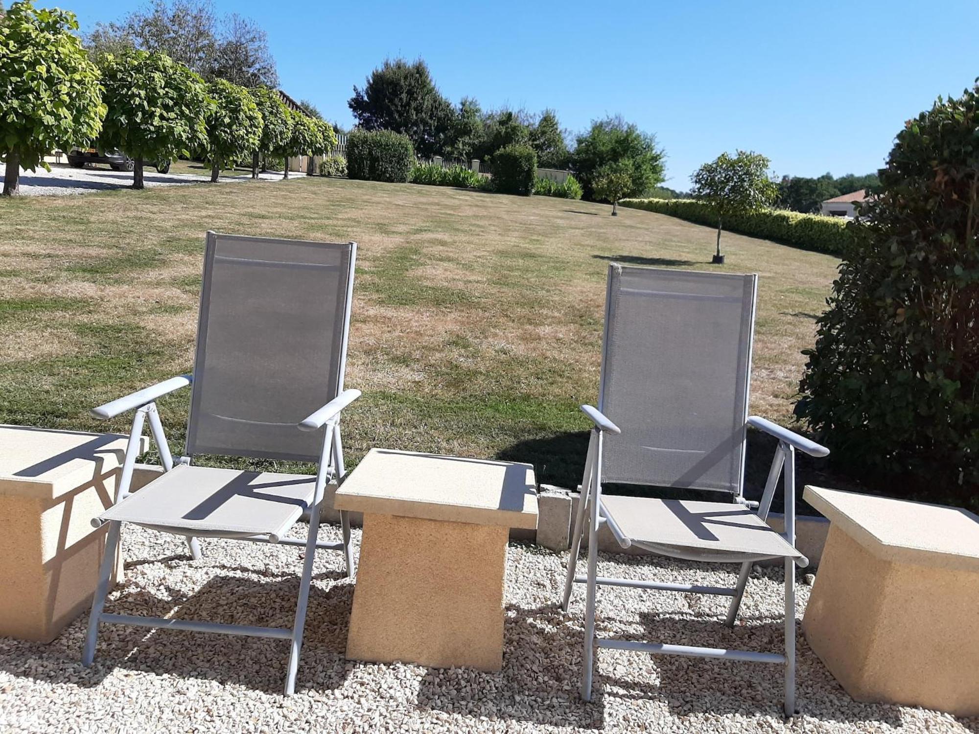 Modern Holiday Home In Aquitaine Saint-Nexans Bagian luar foto