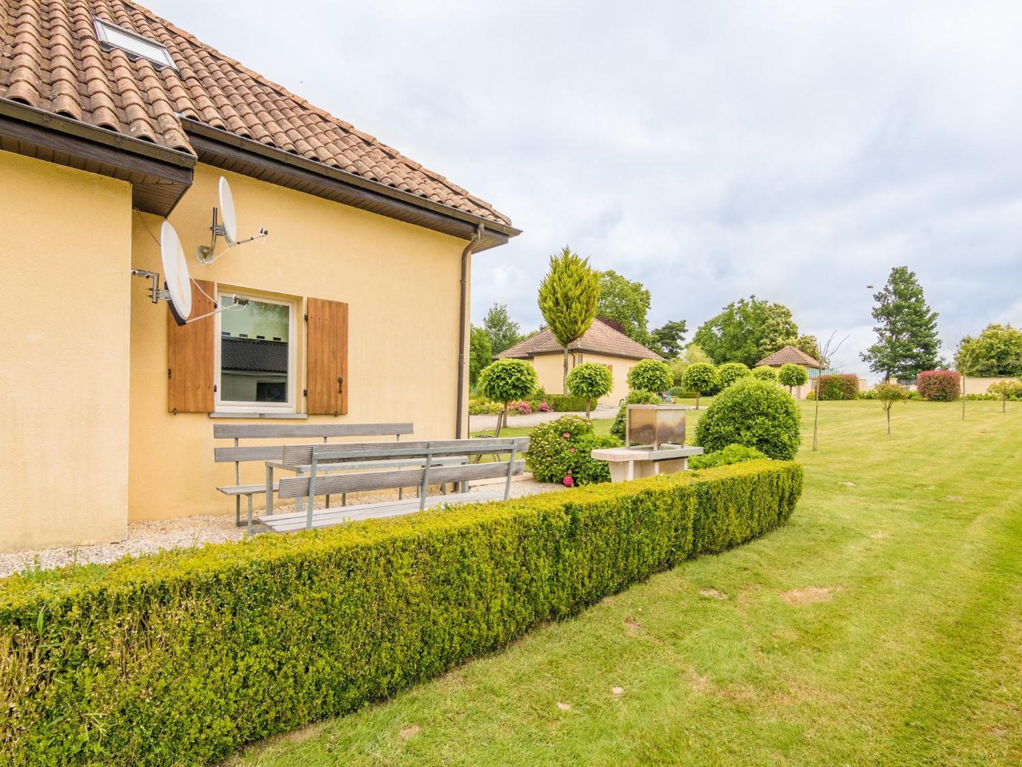 Modern Holiday Home In Aquitaine Saint-Nexans Bagian luar foto
